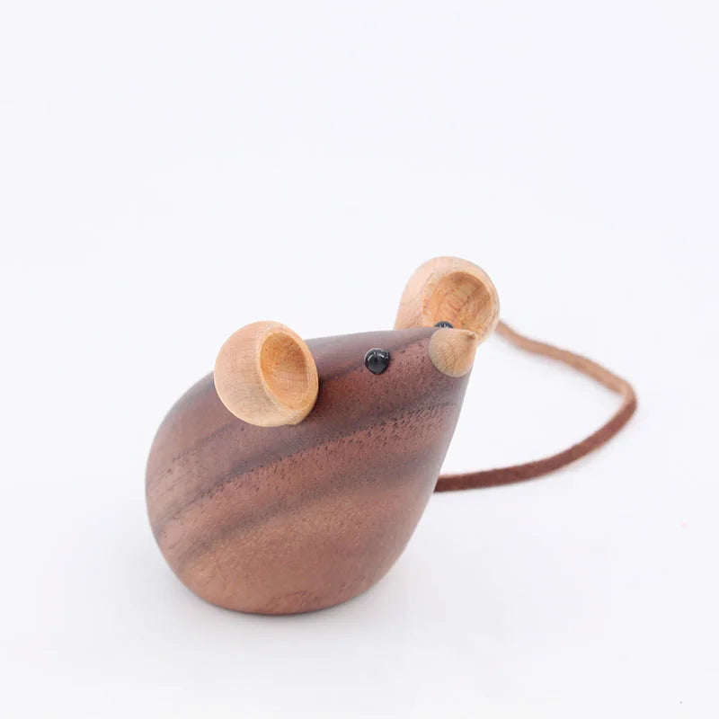 Ratón y gato en escultura madera maciza