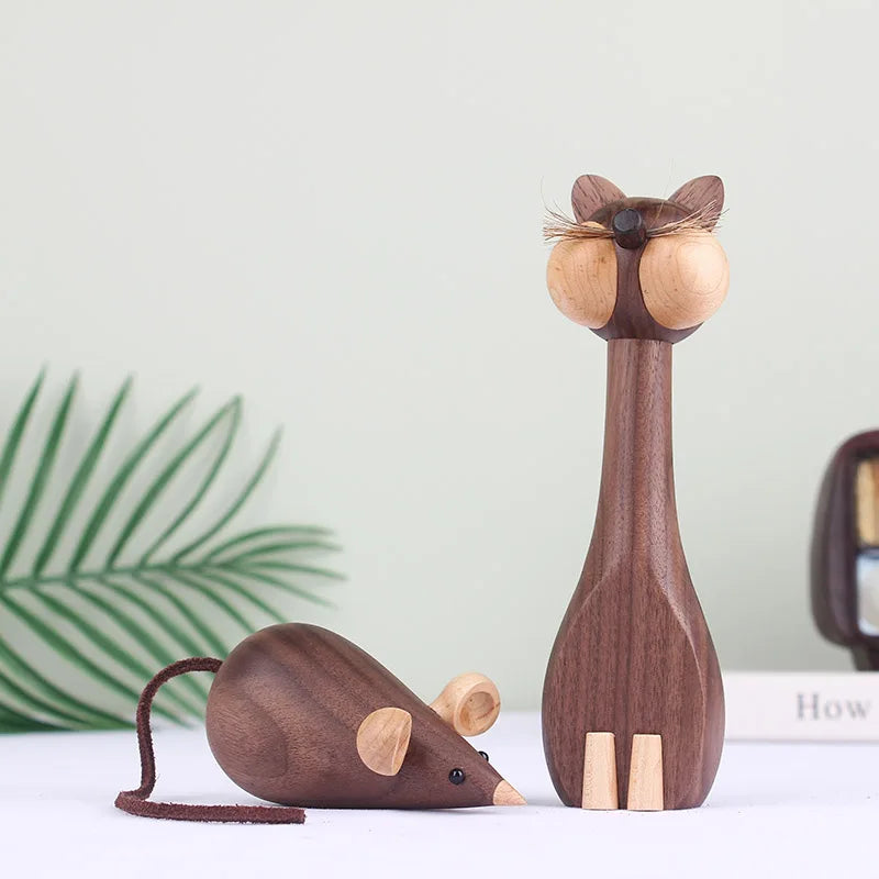 Ratón y gato en escultura madera maciza
