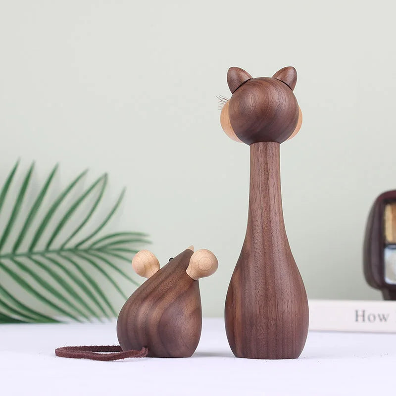 Ratón y gato en escultura madera maciza