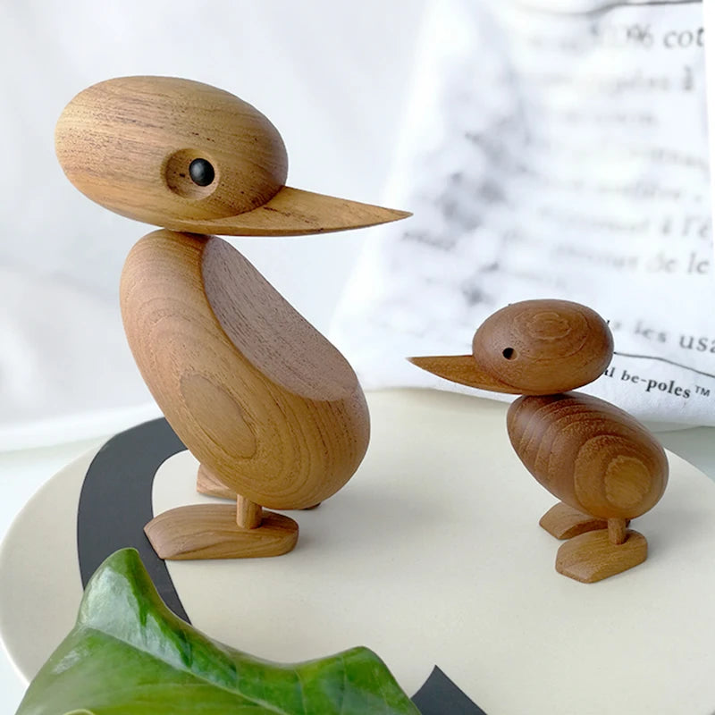 Familia de Patos en esculturas de madera.