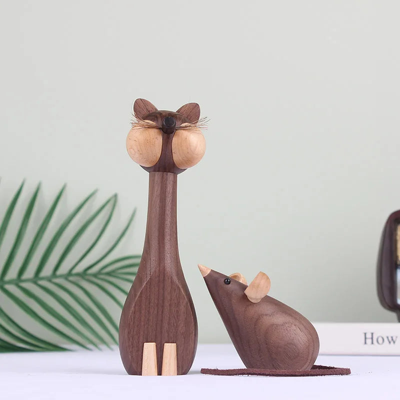 Ratón y gato en escultura madera maciza