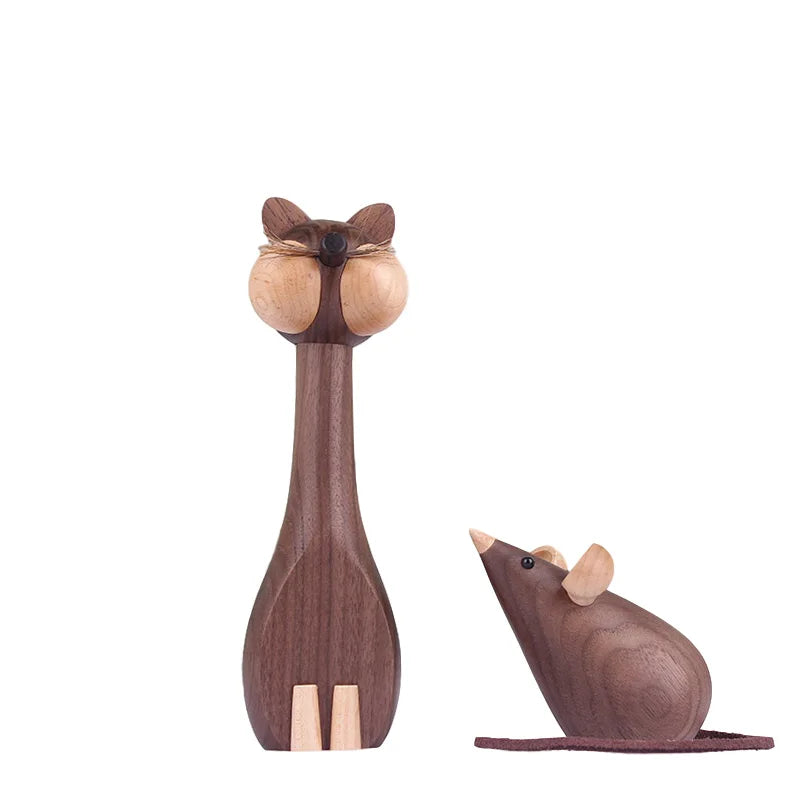Ratón y gato en escultura madera maciza