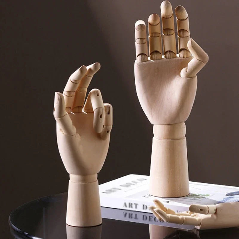Mano Humana Articulada de Madera .