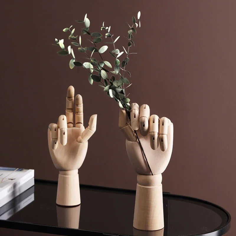 Mano Humana Articulada de Madera .