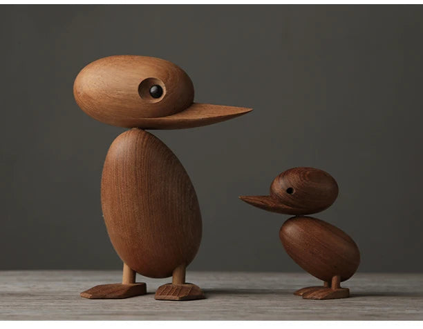 Familia de Patos en esculturas de madera.