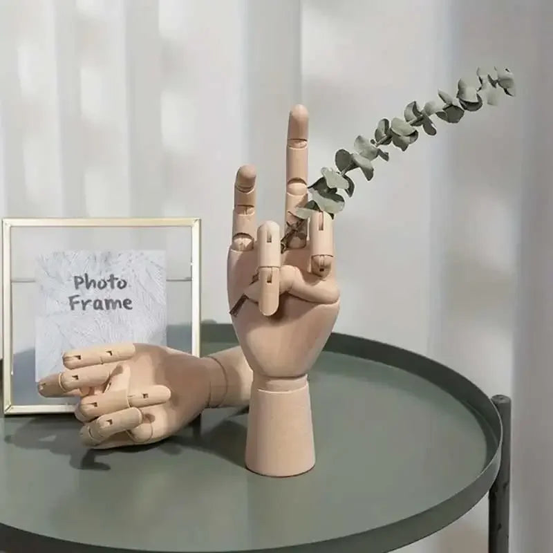 Mano Humana Articulada de Madera .
