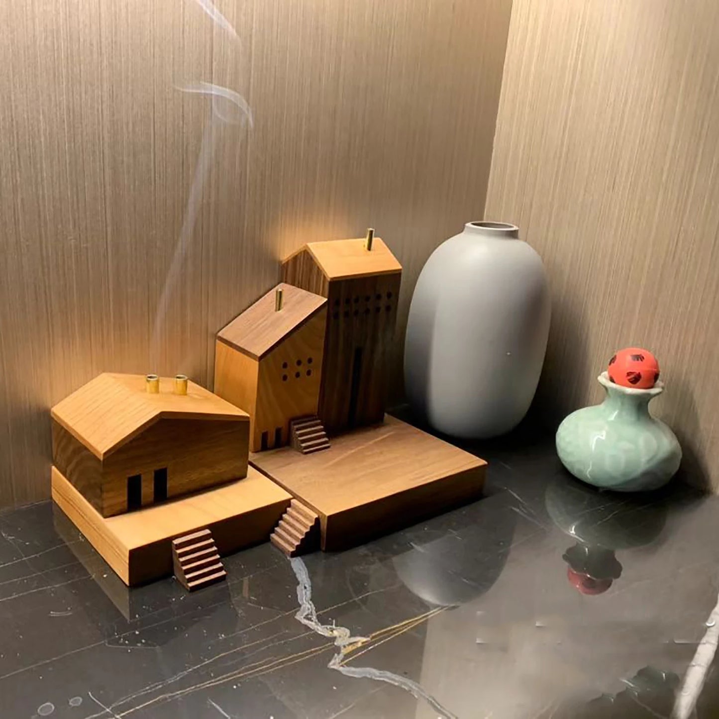 Quemador de incienso japones en escultura de madera
