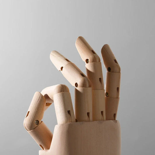 Mano Humana Articulada de Madera .